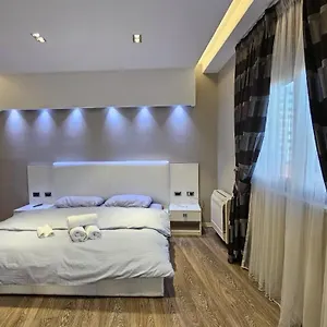 aura-skanderbeg-square-apartments.hotels-in-tirana.com/